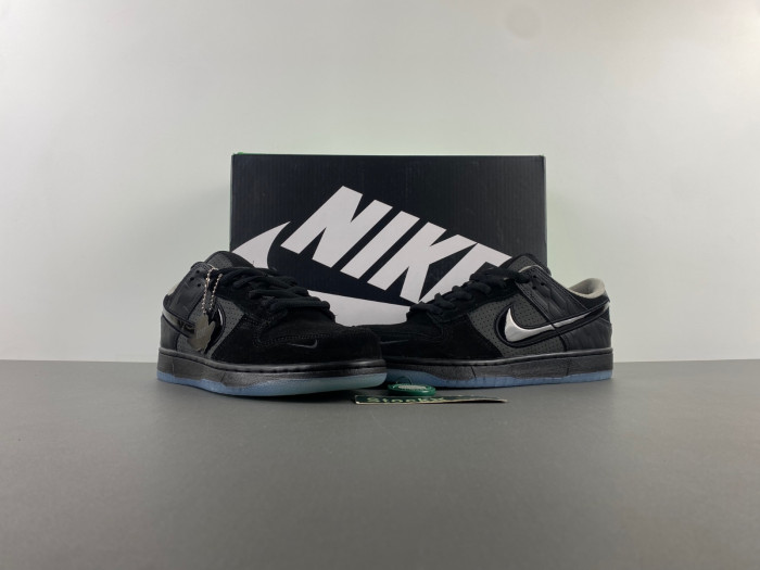 Nike Dunk Low Lux “Oregon Black” x Division Street HV1470-001