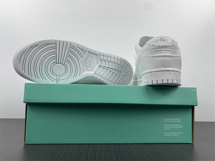 dover street market nike dunk low dh2686-100