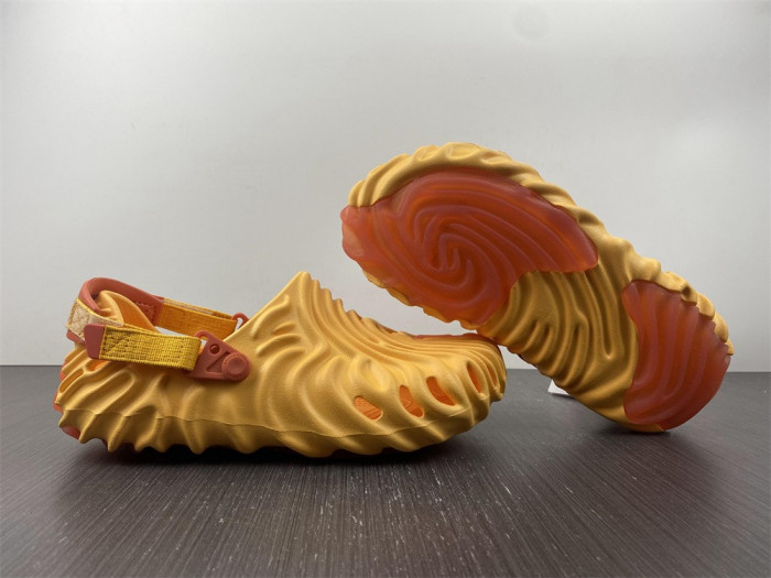 Cr*0*s pollex clog by salehe bembury urchin