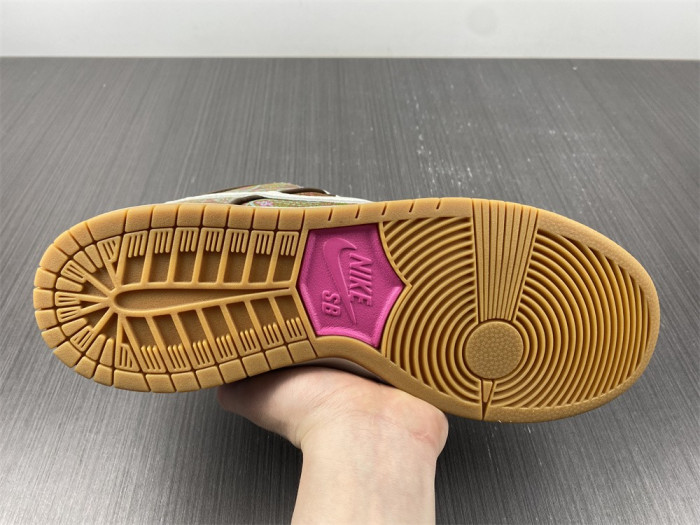 nike sb dunk low “paisley” dh7534-200