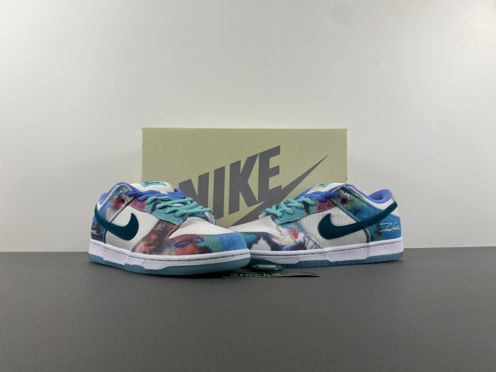 futura laboratories x nike sb dunk low fl hf6061-400
