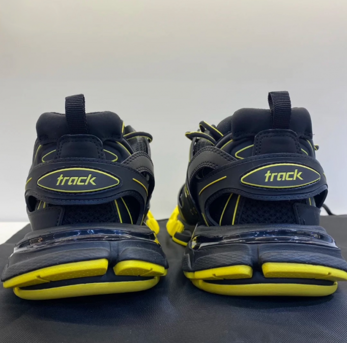 BLCG Track Black Yellow 542023 W3AC1 1070