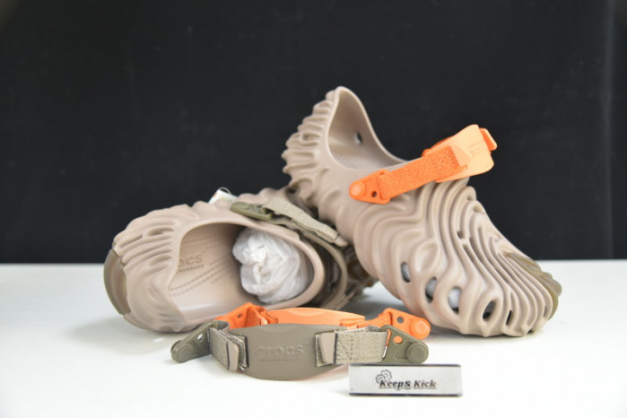 Cr*0*s pollex clog by salehe bembury urchin