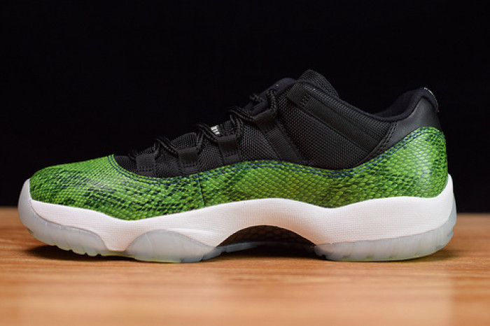 air jordan 11 retro low ''snake'' 528895- 033